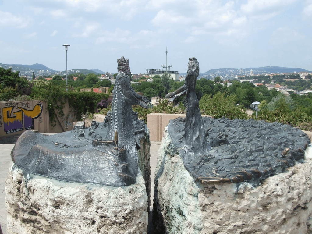 Cosa vedere a Budapest: La statua del principe Buda e della Principessa Pest
